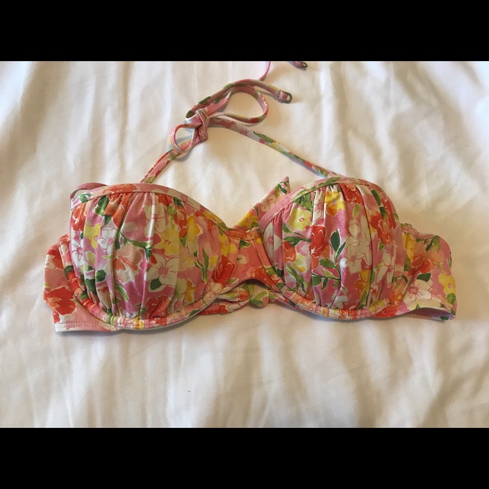 Gilly Hicks bikini top